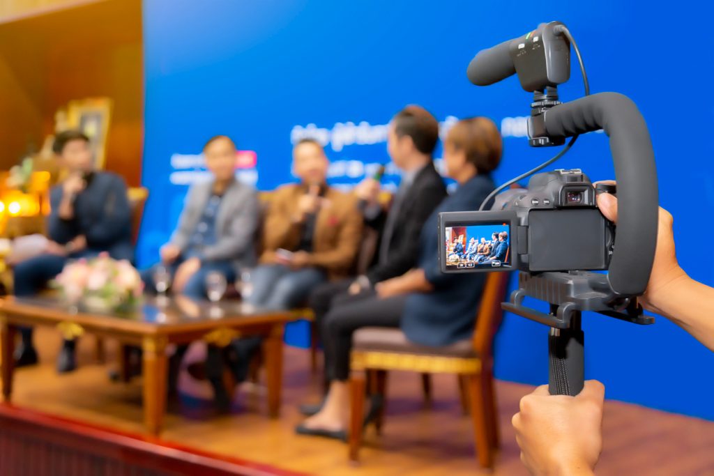 3 Keuntungan Press Conference Langsung Disiarkan oleh Media