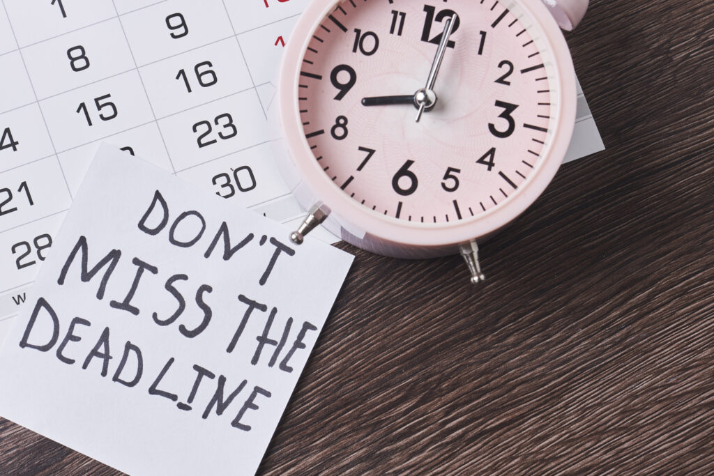 perbedaan deadline dan dateline