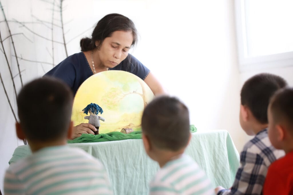 Storytelling dalam PR ibarat menjelaskan pesan penting kepada anak-anak: sederhana, menarik dan menyentuh hati.