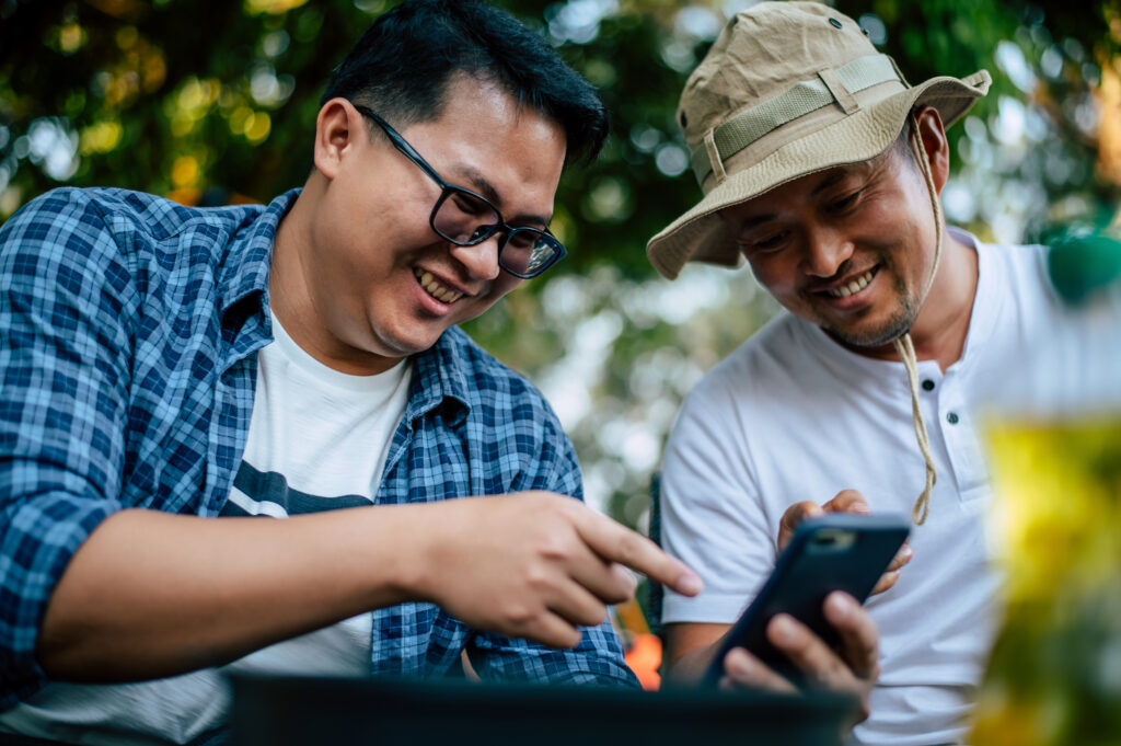 membangun hubungan dengan media lokal