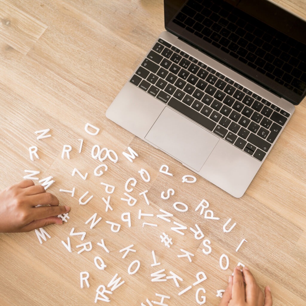 typo oleh content writer