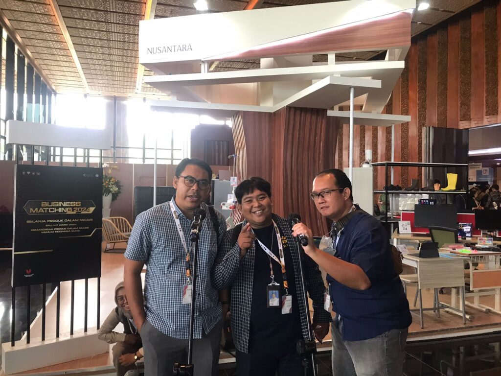 Cara Jurnalis Investor Daily Leonard Menulis Berita Perindustrian Agar Dipahami Pembaca