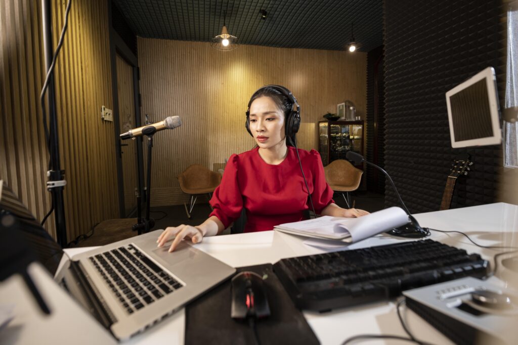 membuat naskah podcast