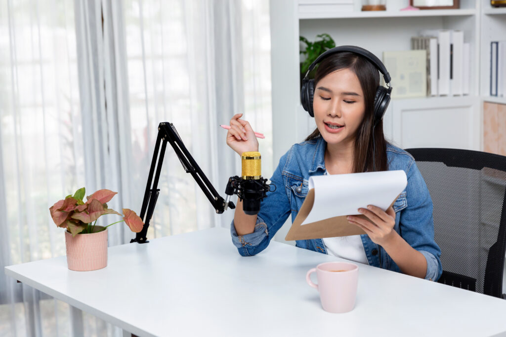 membuat naskah podcast