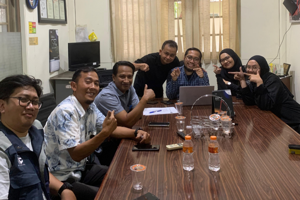 Miss Hafsah bersama muridnya