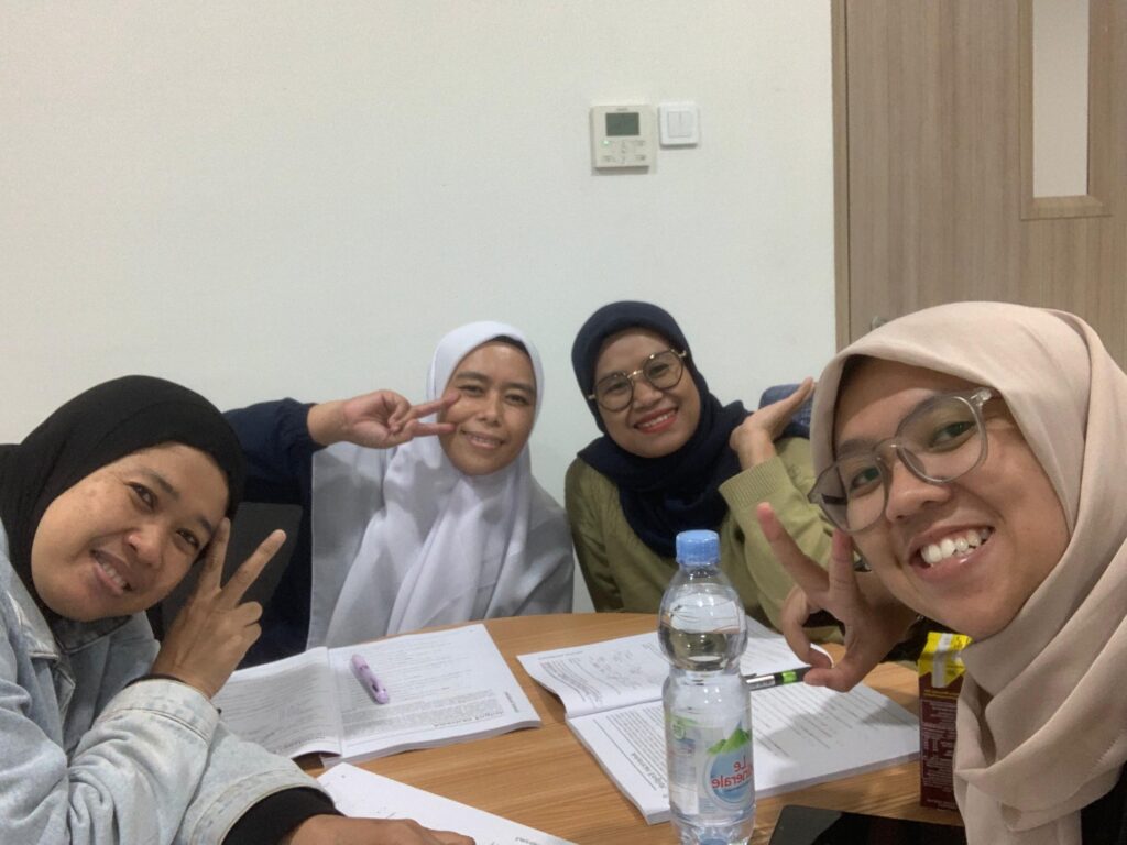 Hafsah Siti Hajar mengajar